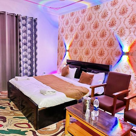 Roseline Inn Σριναγκάρ Εξωτερικό φωτογραφία