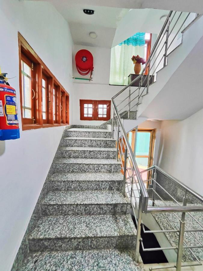 Roseline Inn Σριναγκάρ Εξωτερικό φωτογραφία