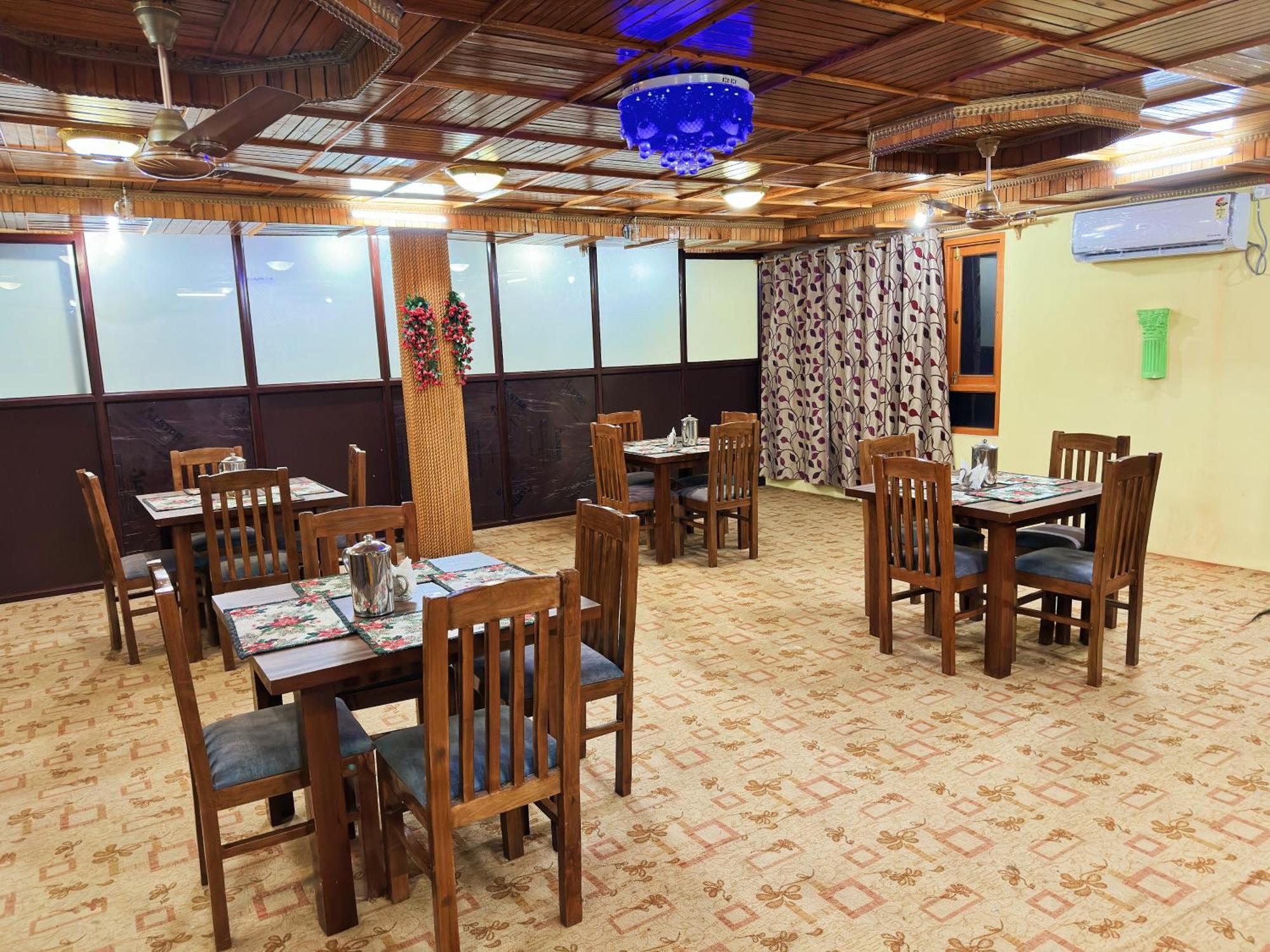 Roseline Inn Σριναγκάρ Εξωτερικό φωτογραφία